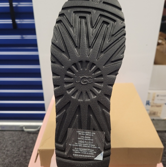 UGG Black Classic Zodiac Short PRICE FIRM - Picture 4 of 8